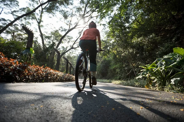 Woman Cycling Bike Path Park Sunny Day — Stock Photo, Image