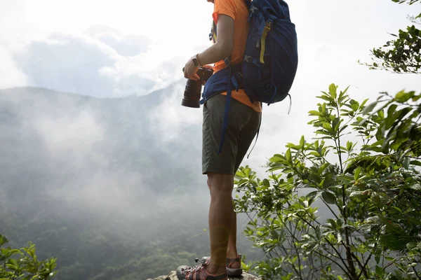 Woman Photographer Taking Pictures Sunrise Mountain — Stock Photo, Image