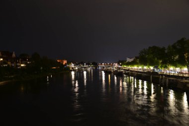Regensburg 'da bahar akşamı yürüyüşü