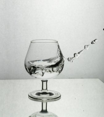 Şarap kadehinde bir damla su