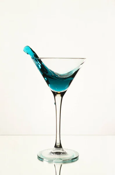 Splash of water in a martini glass — Stock Photo, Image