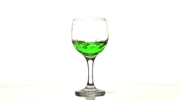 Salpicadura Líquido Verde Copa Vino — Vídeos de Stock