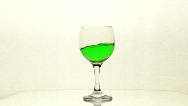 Salpicadura Líquido Verde Copa Vino — Vídeos de Stock