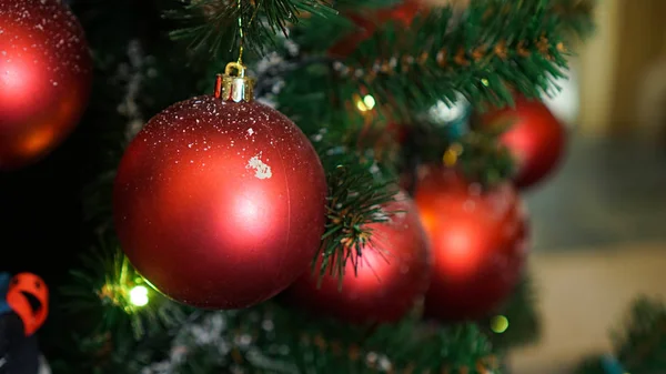 Weihnachtsschmuck Weihnachtsbaum Roter Ball — Stockfoto