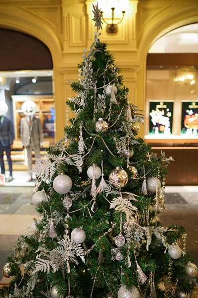 Noel ağacında Noel süslemeleri.