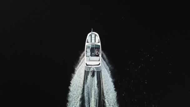 Boat sailing in black water — Stock Video