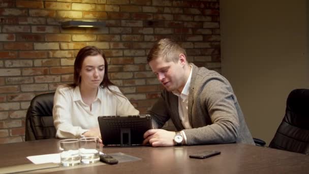 Colleagues looking at tablet together — Stock Video