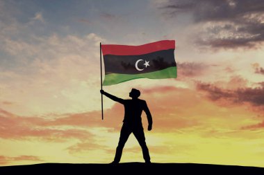 Libya bayrağı sallayan erkek siluet figürü. 3d Hazırlama