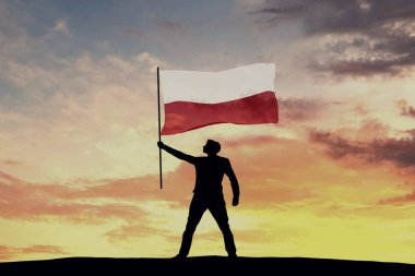 Polonya bayrağı sallayan erkek siluet figürü. 3d Hazırlama
