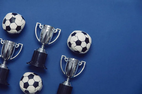 Футбольный Мяч Серебряным Призом — стоковое фото
