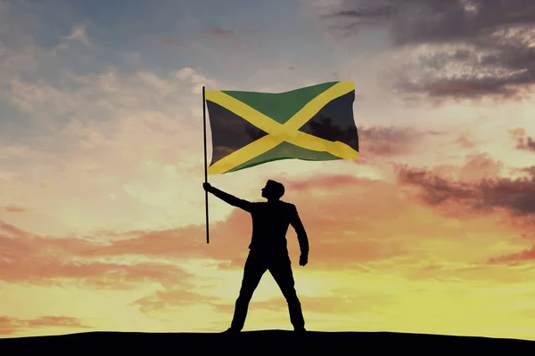 Männliche Silhouettenfigur Schwenkt Jamaica Flagge Darstellung — Stockfoto