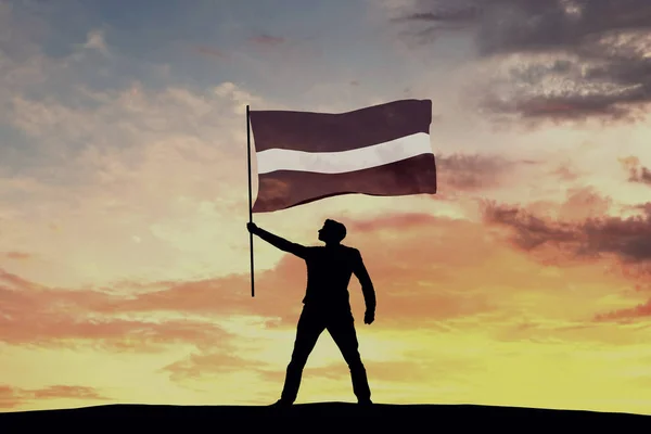 Figura Silhueta Masculina Acenando Bandeira Letónia Renderização — Fotografia de Stock