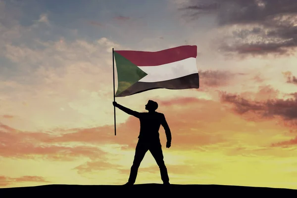 Mužská Silueta Mávající Súdánskou Vlajkou Vykreslování — Stock fotografie