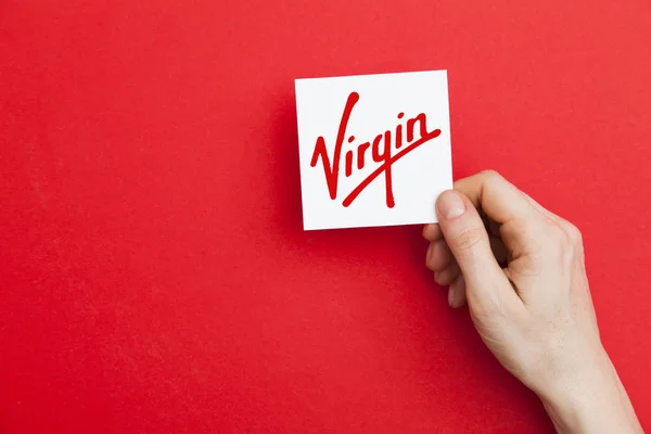 Londyn Maja 2017 Ręczne Trzymanie Logo Virgin Virgin Globalna Korporacja — Zdjęcie stockowe