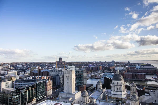 Liverpool, Regno Unito - 30 ottobre 2019: Vista aerea sulla città di Liverpool verso la Cattedrale di Liverpool — Foto Stock