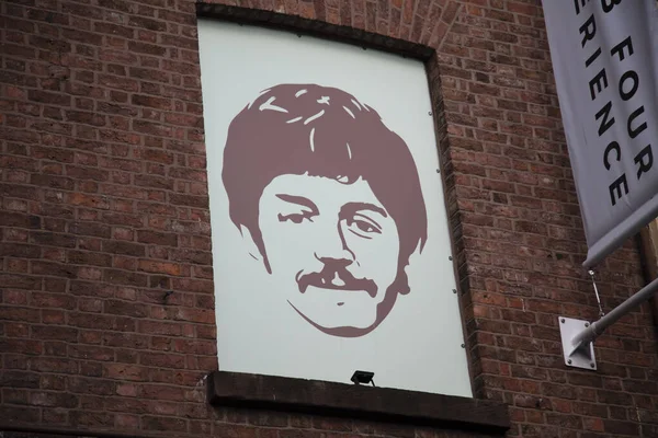 Liverpool, Uk - 30 Ekim 2019: Liverpool, Uk 'ta Beatles grubunu gösteren tabelalar — Stok fotoğraf