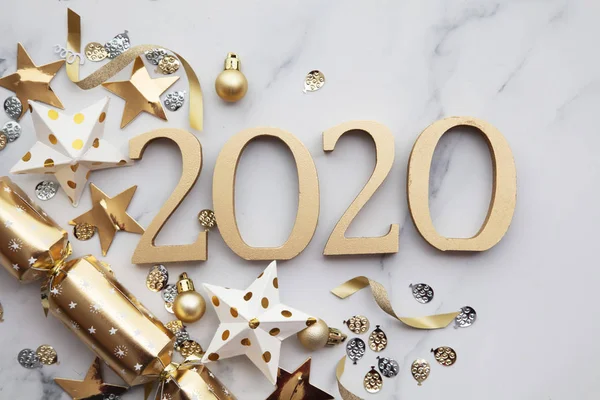 Año nuevo 2020 fiesta oro decoración celebración fondo . —  Fotos de Stock