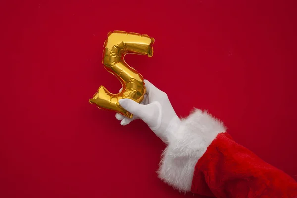 Tolv dagar av jul. Santa händer som håller 5: e dagen ballong på röd bakgrund — Stockfoto