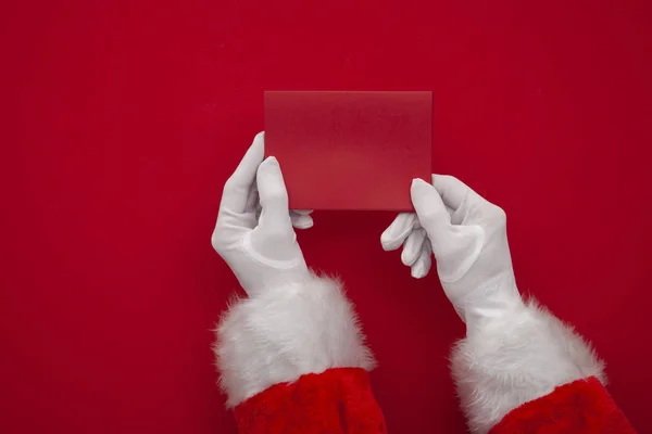Отець Різдво з червоною пустою карткою. Вид зверху — стокове фото