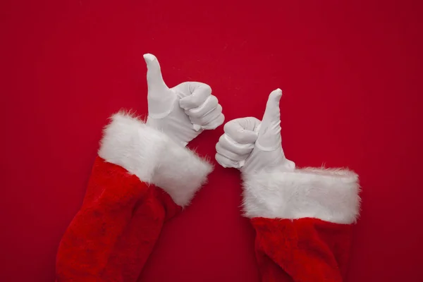 Santa Claus kciuki do góry na czerwonym tle — Zdjęcie stockowe