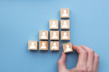 Bir gruba yeni bir ekip üyesi eklemek. İş yönetimi kavramı