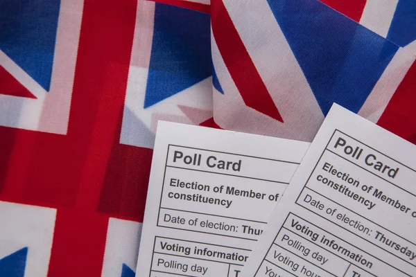 Voto de votación Tarjeta para las elecciones generales del Reino Unido en una bandera de Union Jack —  Fotos de Stock