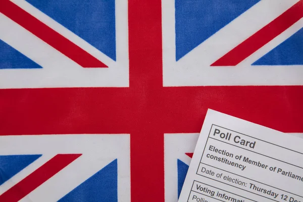 Cartão de votação para a eleição geral do Reino Unido em uma bandeira Union Jack — Fotografia de Stock