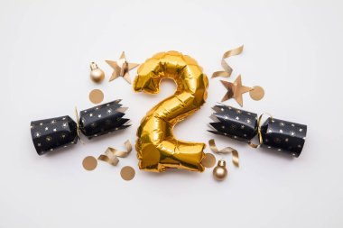 Noel geri sayımı. 2 numaralı şenlikli kristalli kraker süslemesi.