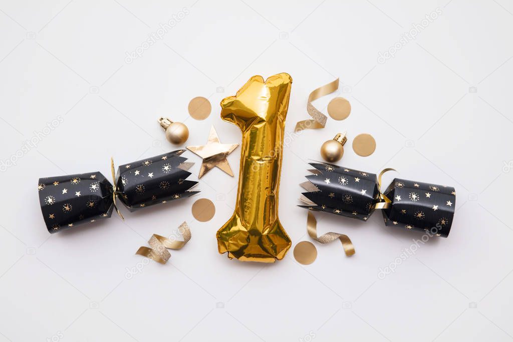 Christmas countdown. Gold number 1 with festive cristmas cracker decorations