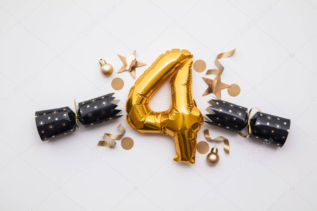 Christmas countdown. Gold number 4 with festive cristmas cracker decorations