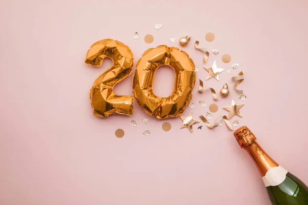 20周年派对快乐 装金色气球的香槟酒瓶. — 图库照片