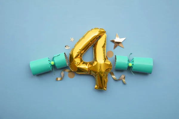 Christmas countdown. Gold number 4 with festive cristmas cracker decorations — Stock Photo, Image