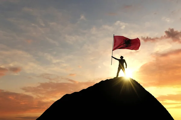 Albanische Flagge, die oben auf einem Berggipfel geschwenkt wird. 3D-Darstellung — Stockfoto