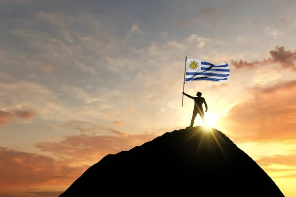 Uruguayi zászló lengett egy hegyi csúcs tetején. 3d Kiolvasztás — Stock Fotó