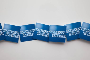 Londra, Uk - 15 Ocak 2020: Amerikan Express marka logosu kağıda basıldı