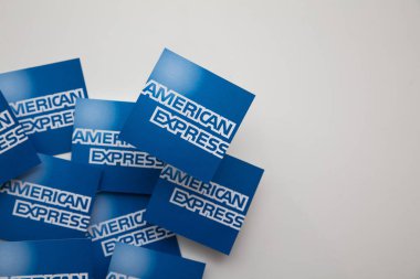 Londra, Uk - 15 Ocak 2020: Amerikan Express marka logosu kağıda basıldı
