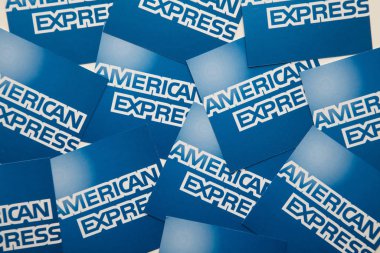 Londra, Uk - 15 Ocak 2020: Amerikan Express marka logosu kağıda basıldı