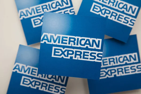 LONDRES, Reino Unido - 15 de enero de 2020: logotipo de la marca American Express impreso en papel —  Fotos de Stock