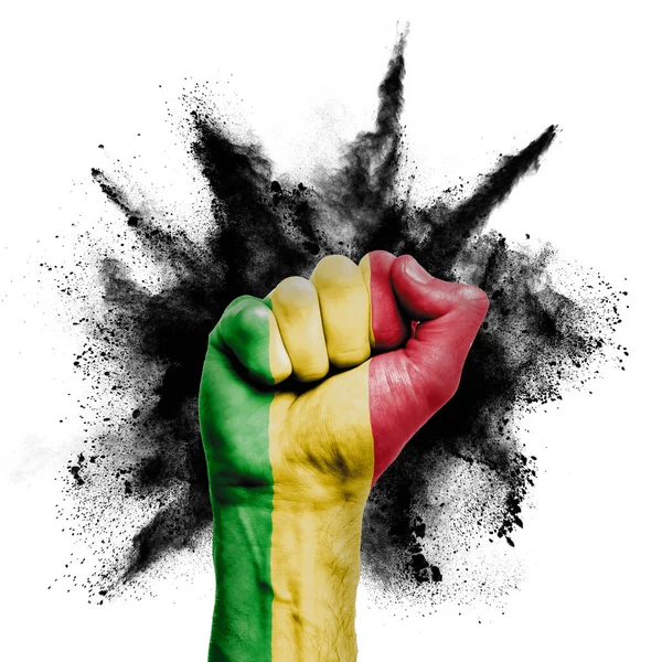 Malí levantó el puño con explosión de polvo, poder, concepto de protesta —  Fotos de Stock