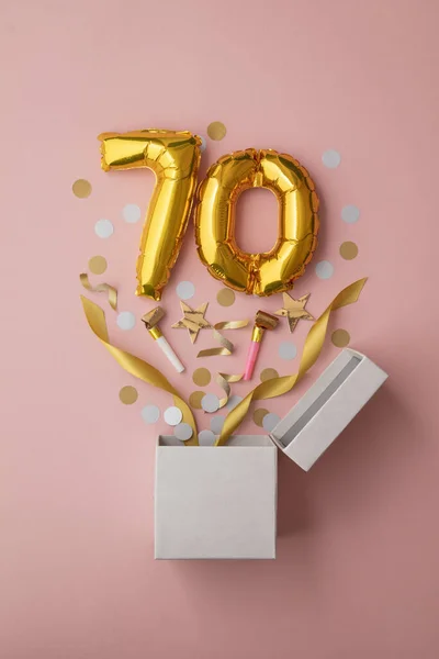 Nummer 70 verjaardagsballon feest geschenkdoos lag plat explosie — Stockfoto