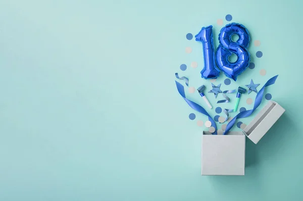 Nummer 18 födelsedagsballong fest presentförpackning låg platt explosion — Stockfoto