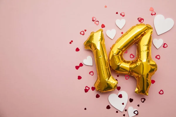 14 februari. Valentijnsdag gouden folie ballon achtergrond — Stockfoto