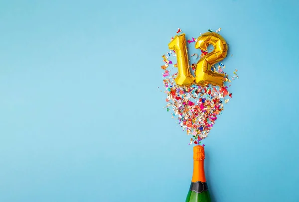 Bouteille de champagne 12e anniversaire pop ballon — Photo