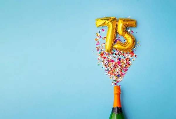 75ste verjaardag champagne fles ballon pop — Stockfoto