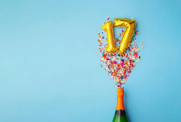 17e verjaardag champagne fles ballon pop — Stockfoto