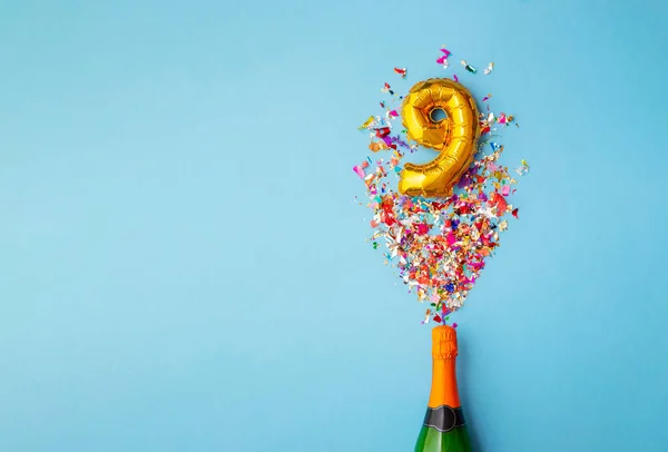 Negende verjaardag champagne fles ballon pop — Stockfoto