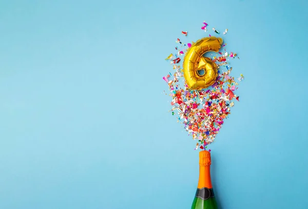 6e verjaardag champagne fles ballon pop — Stockfoto