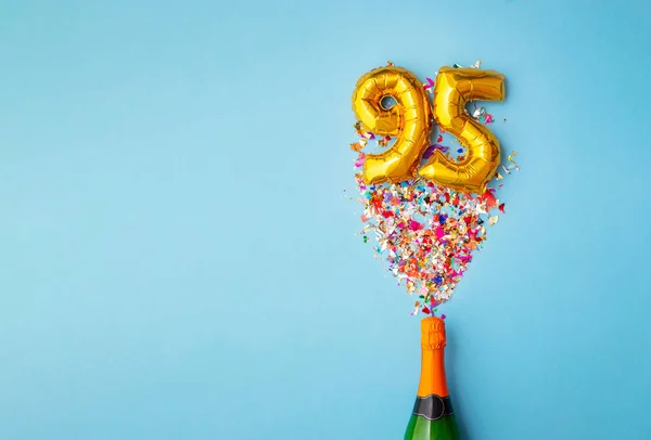 95ste verjaardag champagne fles ballon pop — Stockfoto
