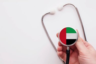 BAE sağlık hizmeti konsepti. Doktor steteskop tutuyor..