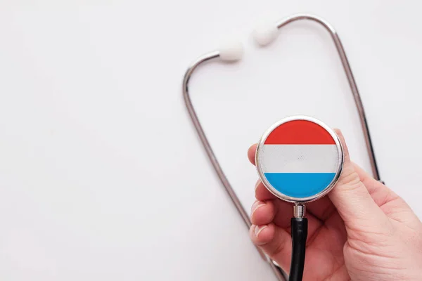 Luxemburg gezondheidsconcept. Dokter met een medische stethoscoop. — Stockfoto